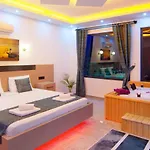 Yesilkoey 2 Bedroom Secluded With Private Pool Hot Tub Βίλα