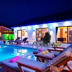 Yesilkoey 2 Bedroom Secluded With Private Pool Hot Tub *