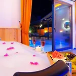 Βίλα Yesilkoey 2 Bedroom Secluded With Private Pool Hot Tub *