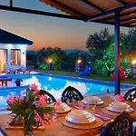 Yesilkoey 2 Bedroom Secluded With Private Pool Hot Tub Villa *