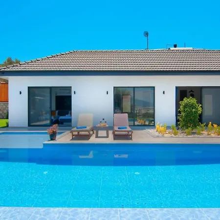 Yesilkoey 2 Bedroom Secluded With Private Pool Hot Tub 别墅