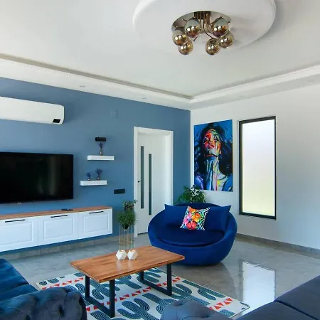 Yesilkoey 2 Bedroom Secluded With Private Pool Hot Tub *