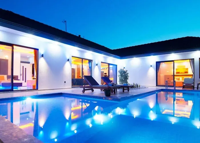 Yesilkoey 2 Bedroom Secluded With Private Pool Hot Tub 别墅