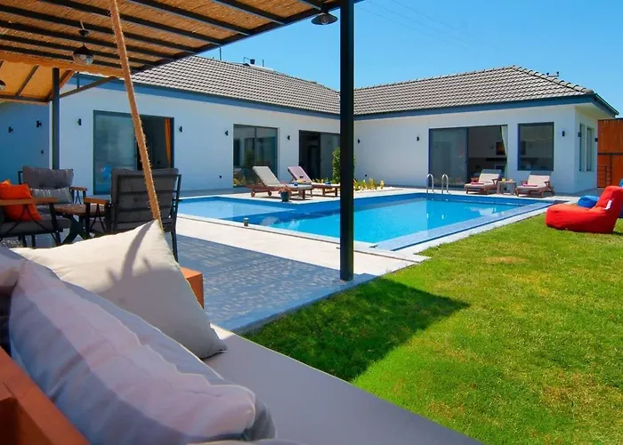 Yesilkoey 2 Bedroom Secluded With Private Pool Hot Tub