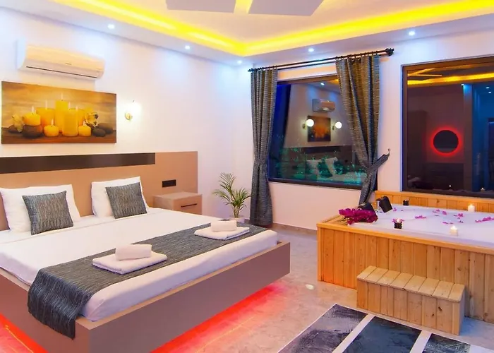 Yesilkoey 2 Bedroom Secluded With Private Pool Hot Tub 别墅