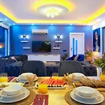 Yesilkoey 2 Bedroom Secluded With Private Pool Hot Tub