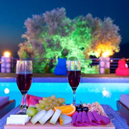 Yesilkoey 2 Bedroom Secluded With Private Pool Hot Tub Villa *