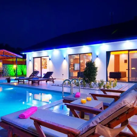 Yesilkoey 2 Bedroom Secluded With Private Pool Hot Tub *